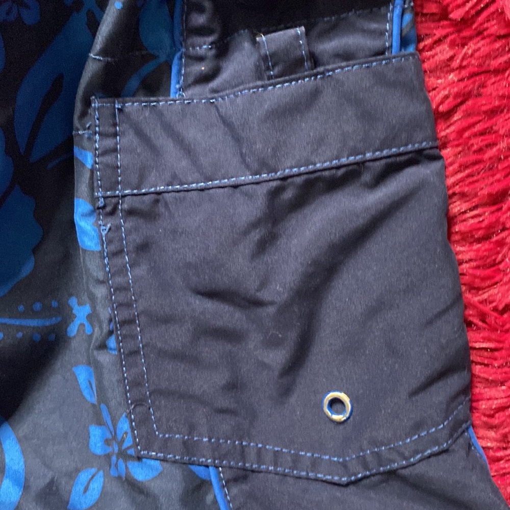Dark navy hibiscus swim trunks 🌺 - Picture 4 of 11